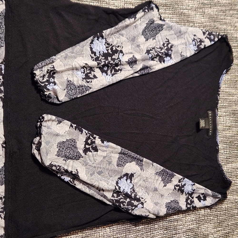 Apostrophe Floral Blouse Large Delicate scalloped bottom hems and cuffs - Picture 7 of 8